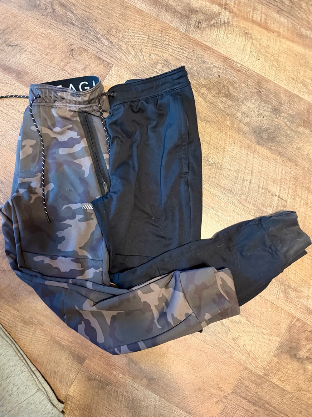 3 pr American Eagle Outfitters Black & Olive Camo Men's Jogger Pants, Gray